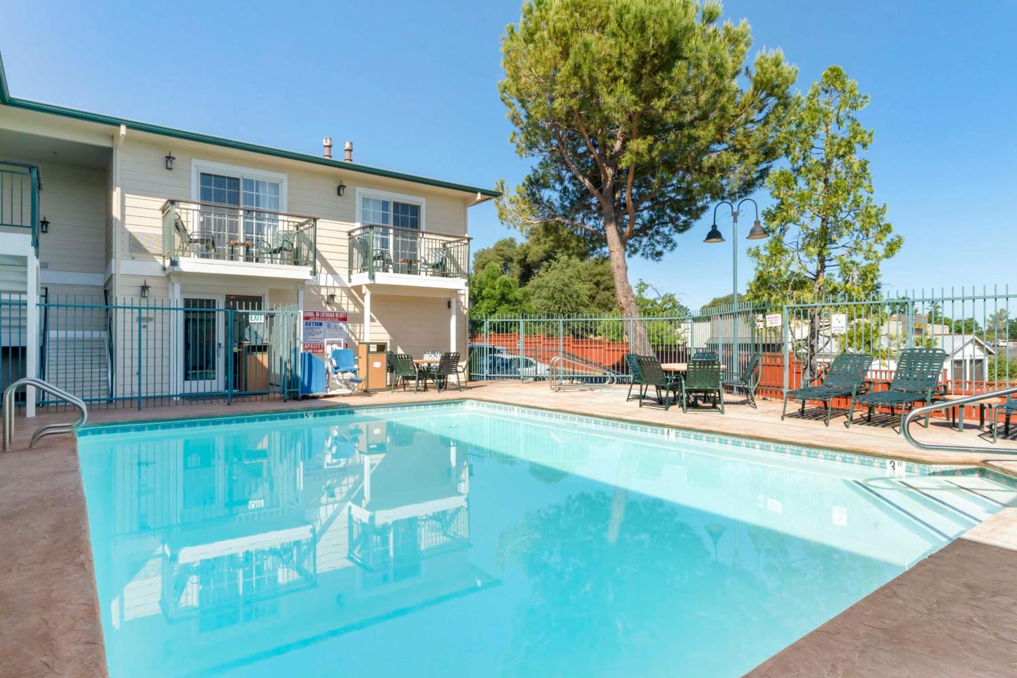 Best Western Cedar Inn & Suites Angels Camp Eksteriør billede